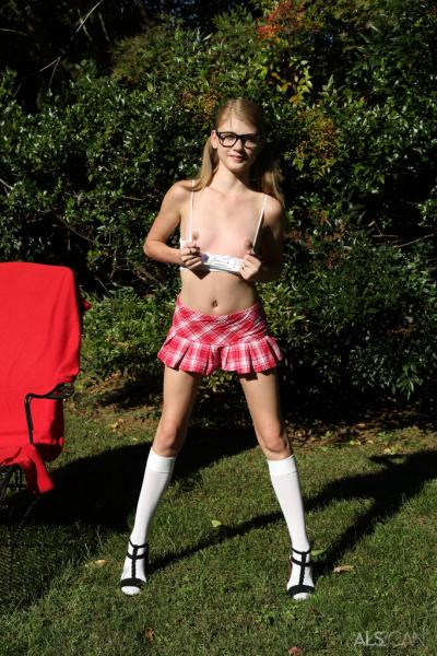 Kinky nerd Hannah Hays works a massive dildo into her twat in the yard